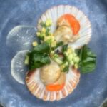 Saint-Jacques juste poêlées, brunoise de pomme verte avocat et radis noir