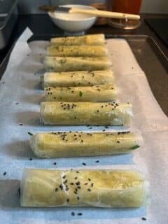 Les Spinakopita avant d'enfourner