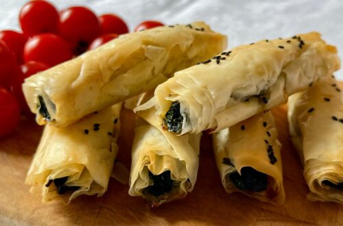 Spinakopita, des rouleaux croustillants aux épinards à la mode Grecque