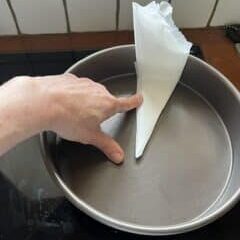 chemiser un moule rond - papier plié - mesure depuis le centre