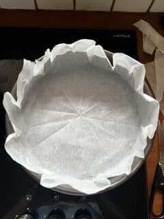 chemiser un moule rond - papier déplié